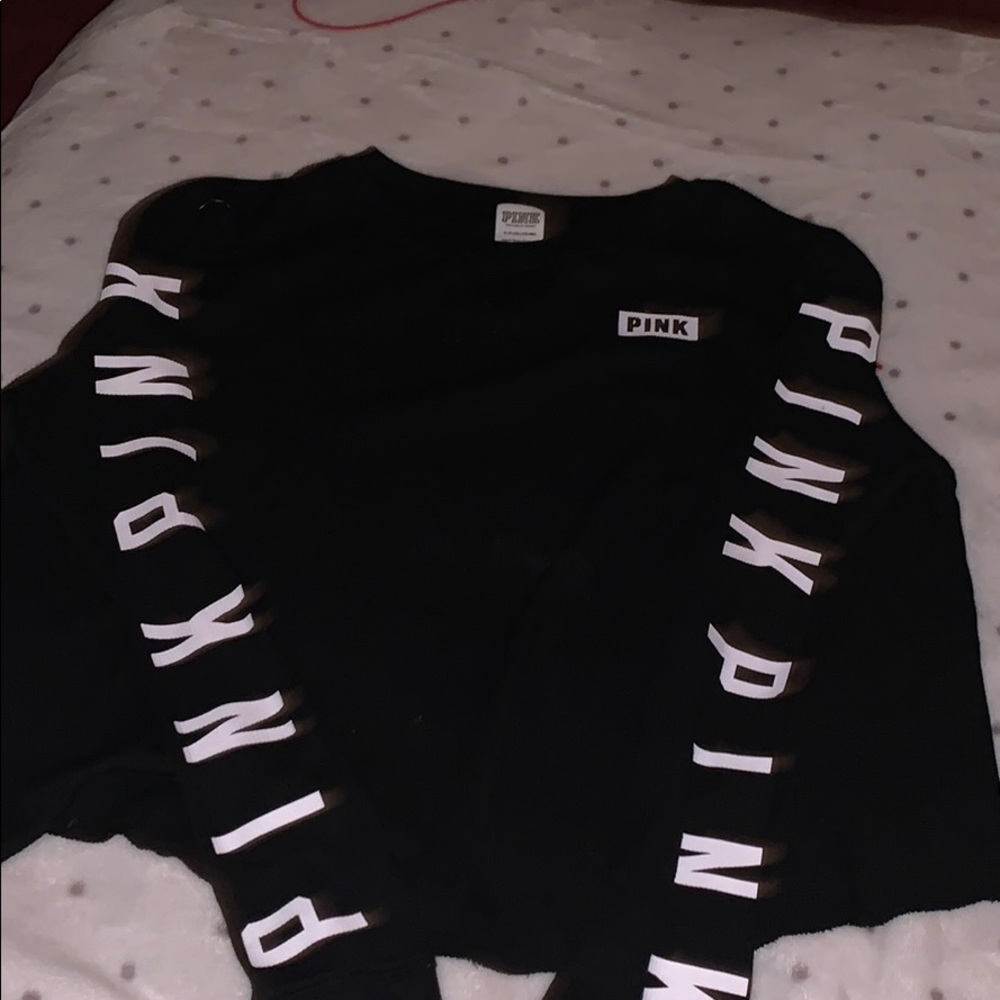 long sleeve black cropped tee